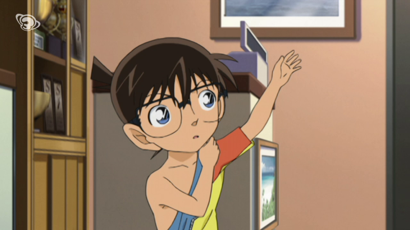 Fitxer:En Conan posant-se el neopré.png