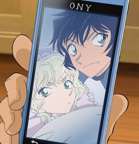 Fitxer:Apareix una altra persona amb ulleres.png