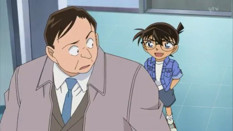 Fitxer:Visitant d’un museu.png